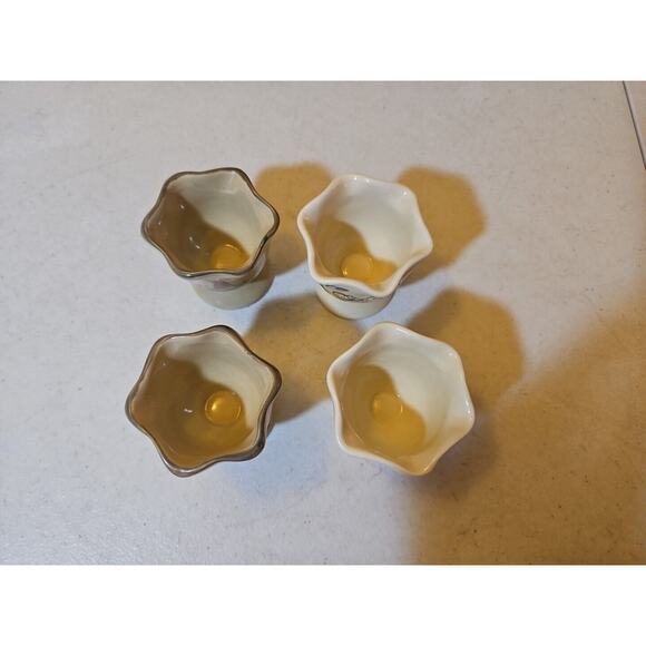 Lot Of 4 Vintage Egg Cup Holders Bunny Rabbit Design - Picture 7 of 9